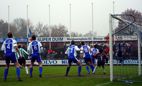 Een spelmoment tijdens de wedstrijd (Foto Helmich Lubberts)